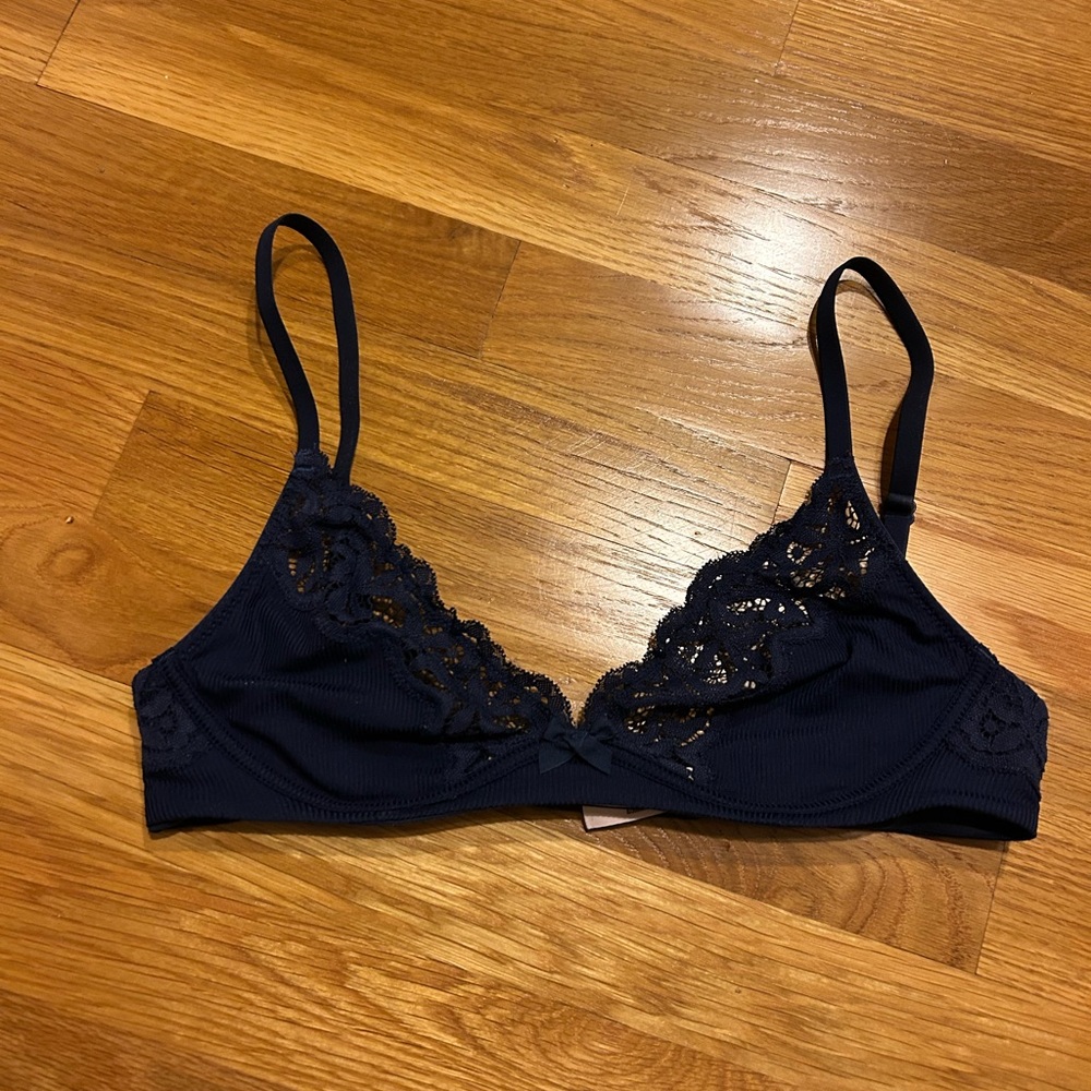 VICTORIAS SECRET | navy blue lace bralette